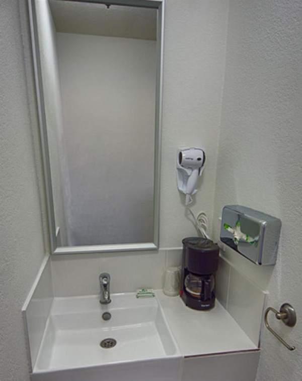 Budget Inn image 12
