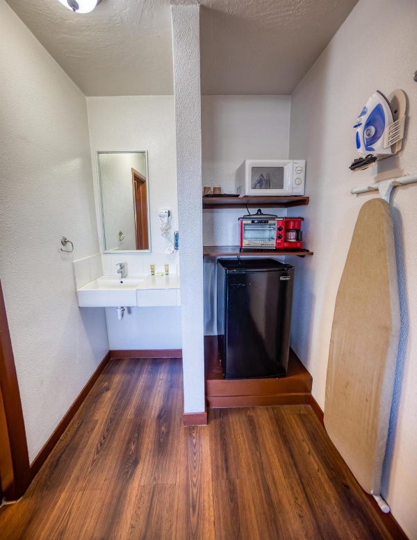 Budget Inn image 5