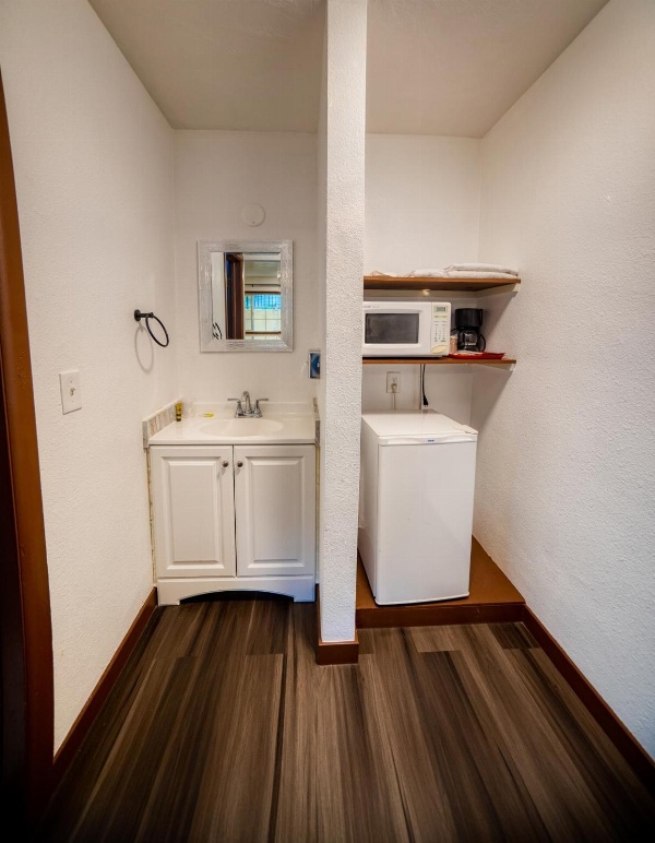 Budget Inn image 6