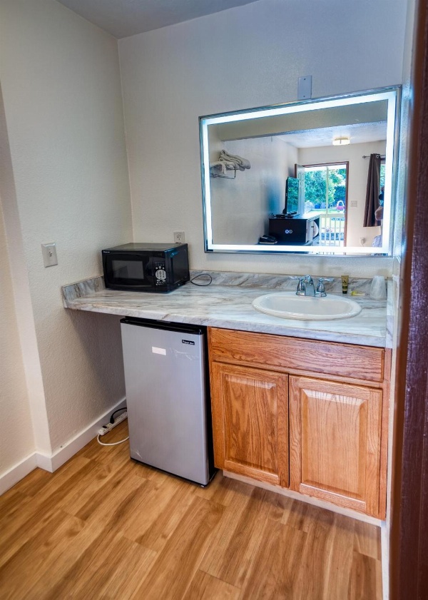 Budget Inn image 7
